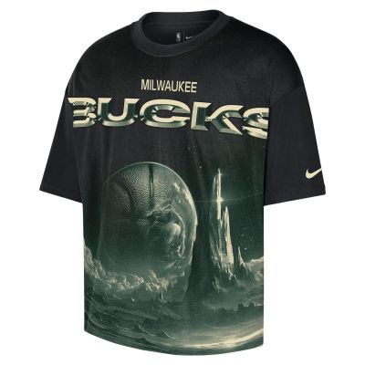 Nike NBA Milwaukee Bucks Courtside Boxy Tee - Noir - T-shirt à manches courtes Nike NBA Milwaukee Bucks Courtside Boxy Tee - Noir - T-shirt à manches courtes