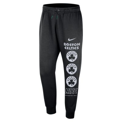 Nike NBA Boston Celtics Courtside Club Fleece Joggers - Noir - Pantalon Nike NBA Boston Celtics Courtside Club Fleece Joggers - Noir - Pantalon